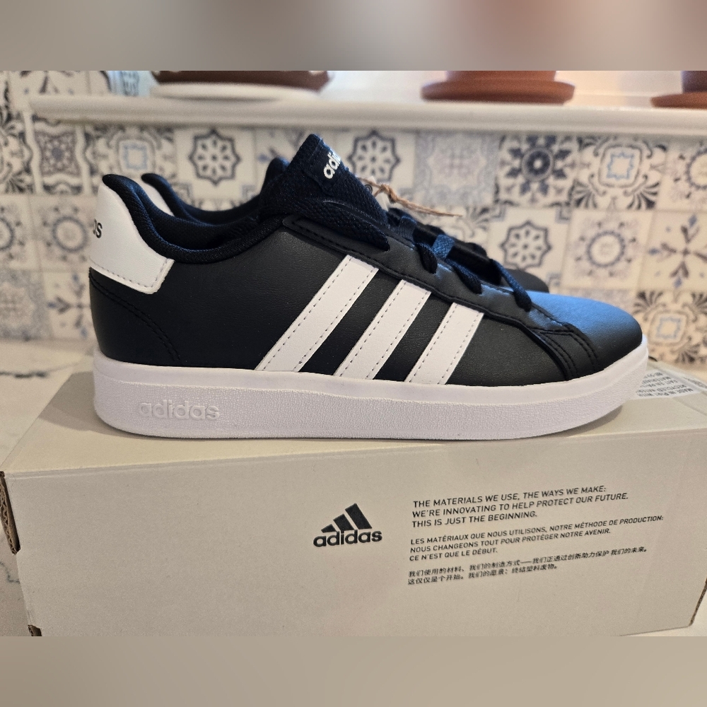 Adidas Kids Size 1 Grand Court